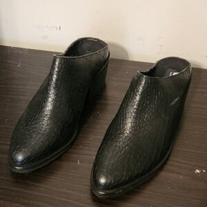 Steve Madden Black Crocodile Pattern Heel Mules Size 6